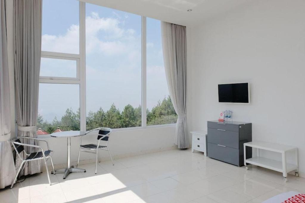 Oyo 1194 Villa Bukit Panderman Residence Batu  Eksteriør bilde
