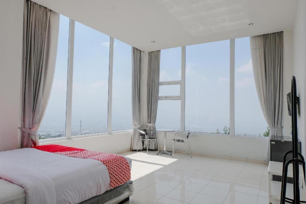 Oyo 1194 Villa Bukit Panderman Residence Batu  Eksteriør bilde