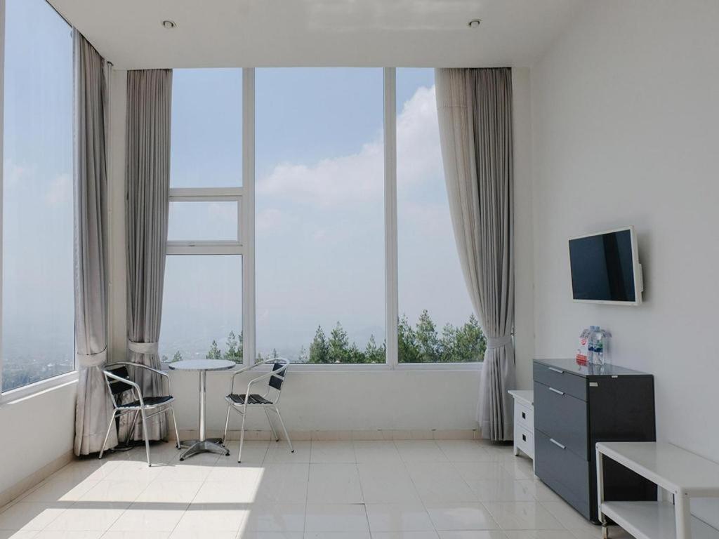 Oyo 1194 Villa Bukit Panderman Residence Batu  Eksteriør bilde