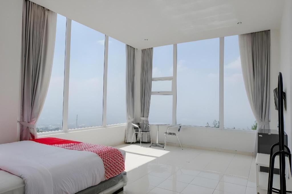 Oyo 1194 Villa Bukit Panderman Residence Batu  Eksteriør bilde